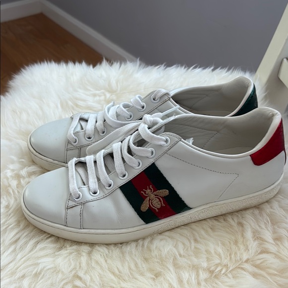 Gucci Women's White and Red Sneakers - Picture 2 of 8